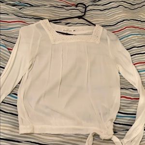 H&M flows, white long sleeved top.